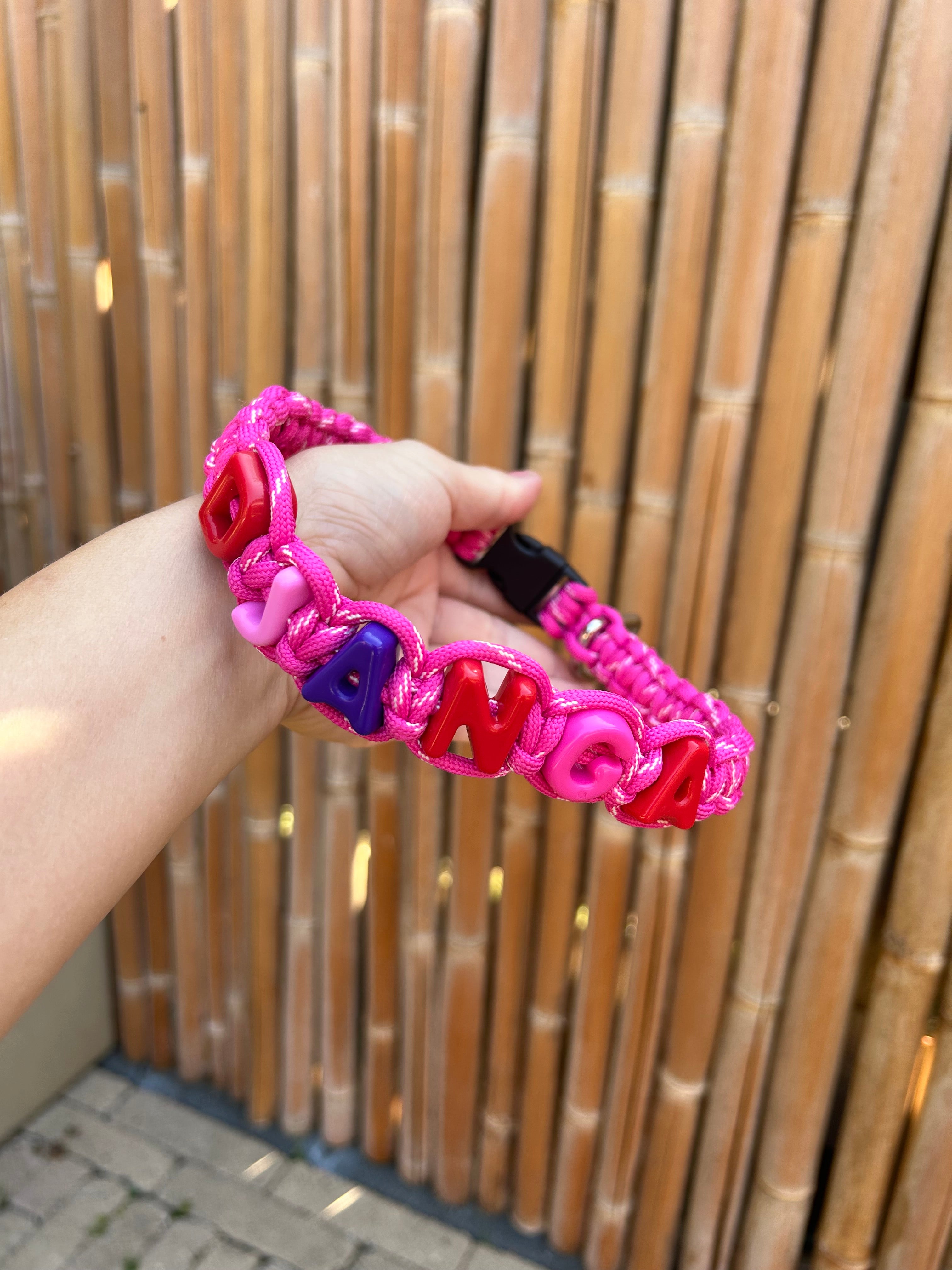 Hondenhalsband (contact via insta)
