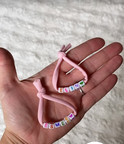 Gepersonaliseerde armband – gekleurde naam