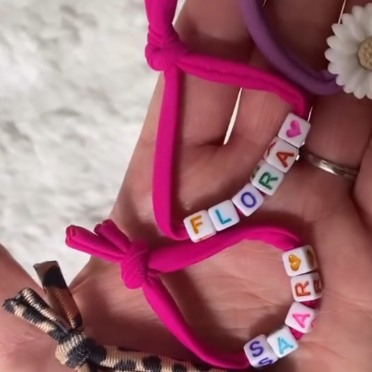 Gepersonaliseerde armband – gekleurde naam